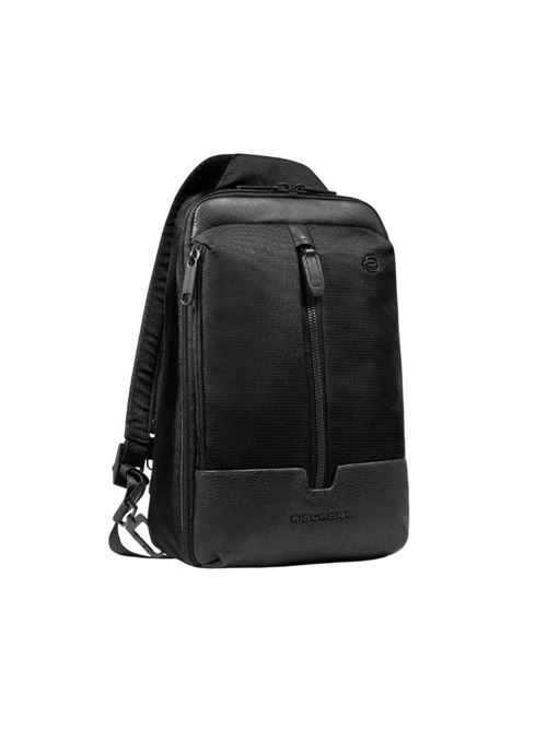 Zaino monospalla uomo in tessuto riciclato PIQUADRO | CA6448W138BN